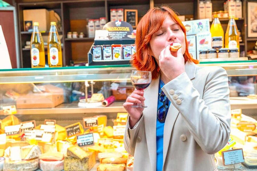 Paris: Champagne and Oysters Food Tour - Starting at République and entering Le Marais