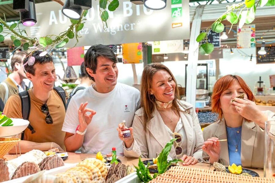 Paris: Champagne and Oysters Food Tour - A fresh crêpe to finish
