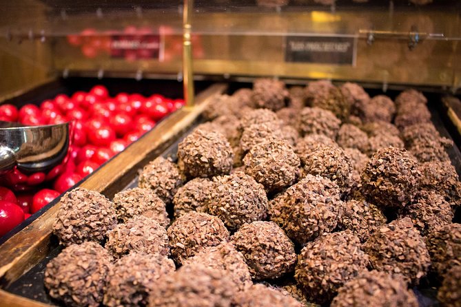 Paris French Sweets Tasting Tour with Pastries and Chocolates - The Marais: sweets among old Paris streets
