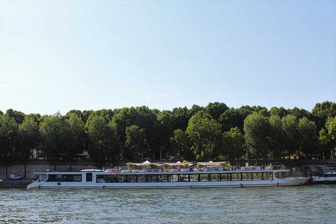 Paris Gourmet Dinner Seine River Cruise with Singer and DJ Set - What you see from Île Saint-Louis to Notre-Dame