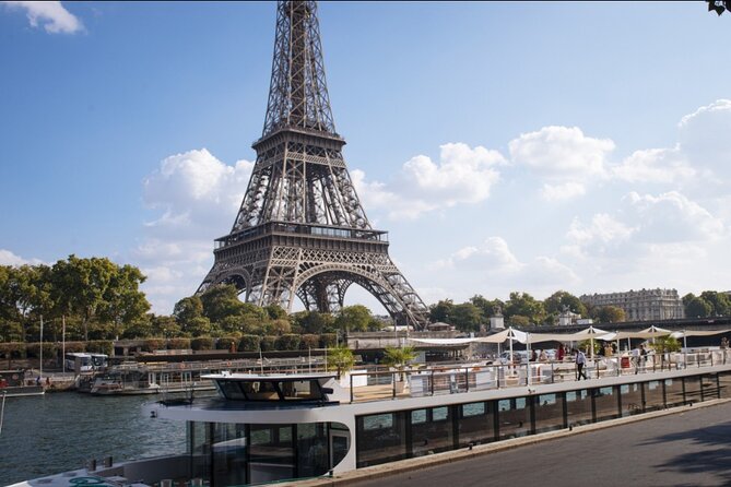 Paris Gourmet Dinner Seine River Cruise with Singer and DJ Set - Dinner: seasonal ingredients, mixed expectations