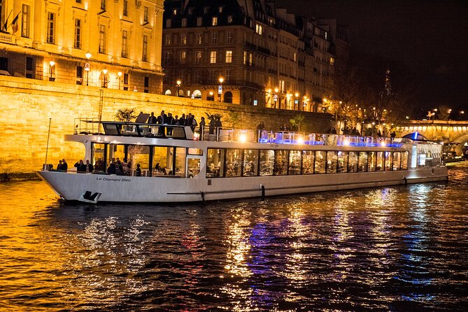 Paris Gourmet Dinner Seine River Cruise with Singer and DJ Set - Seating, comfort, and the VIP choice