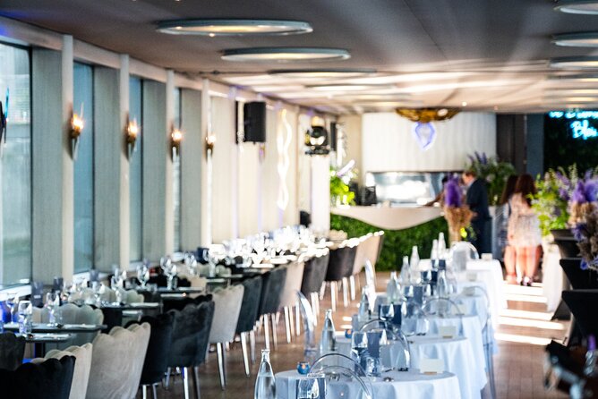 Paris Gourmet Dinner Seine River Cruise with Singer and DJ Set - Bridges, squares, and the western Seine