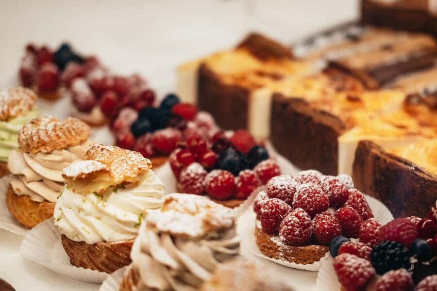 Paris: Gourmet Food Tour with Over 10 Tastings and Wine - Macarons and the Meilleur Ouvrier de France tradition