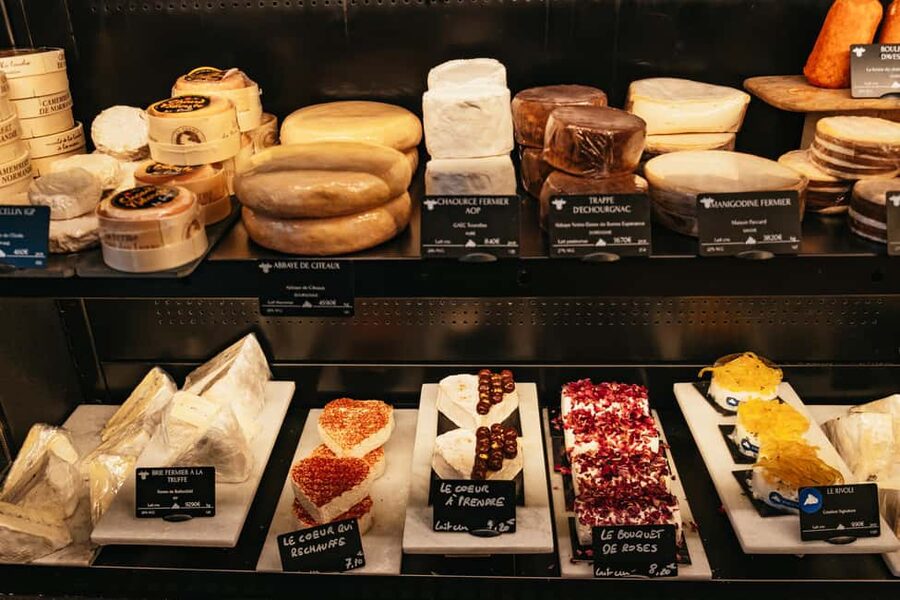 Paris: Gourmet Food Tour with Over 10 Tastings and Wine - The guides make a real difference