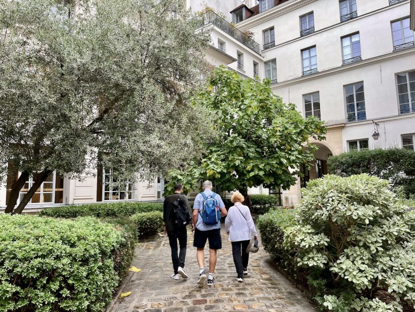 Paris: Guided Champagne & Food Tour in St-Germain-des-Pres - Five shops, six delicacies, and a look at French food culture