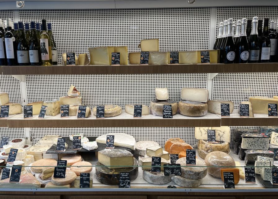 Paris: Guided Champagne & Food Tour in St-Germain-des-Pres - Raphael and the value of a strong guide