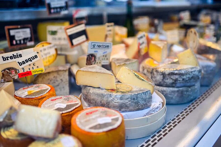 Paris: Le Marais District Food Tour with 10+ Tastings & Wine - Starting with a croissant near Saint-Paul