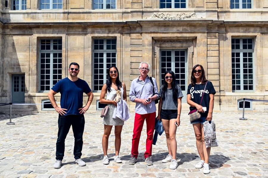 Paris: Le Marais District Food Tour with 10+ Tastings & Wine - What the guides add to the three hours