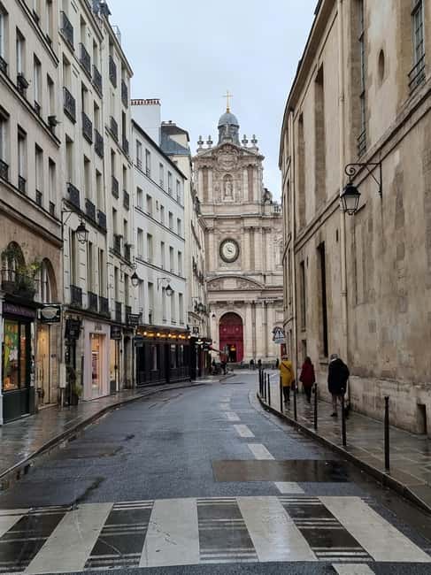 Paris Le Marais Food Tour: Full Traditional French Feast - The seated Parisian main dish