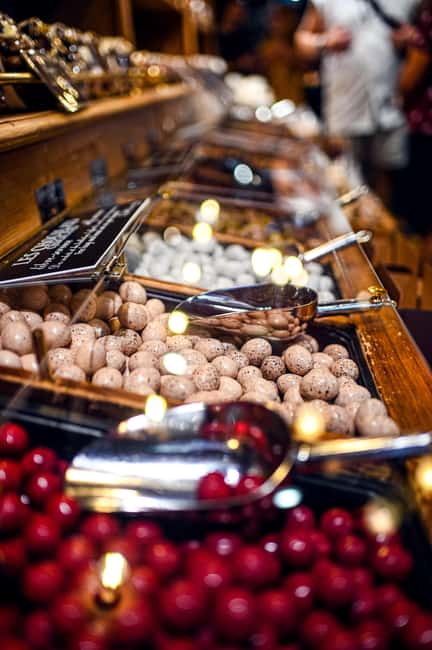 Paris: Montmartre Food Tour with 10 Local Tastings & Wines - Who should book this food walk?