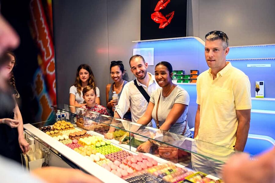 Paris: Montmartre Food Tour with 10 Local Tastings & Wines - Sweet beginnings: chocolate, macarons, and pastries