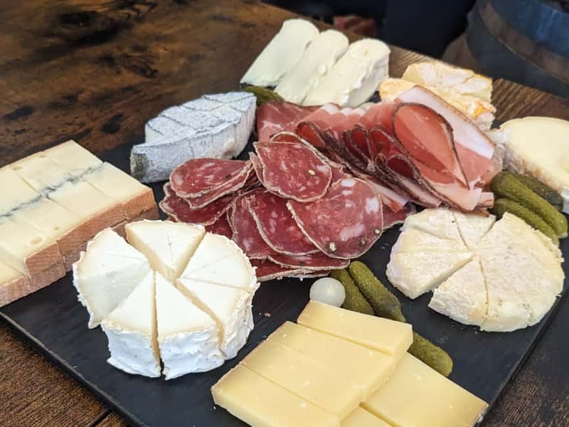 Paris: Montmartre/Pigalle Foodie Tour with Tastings - Key points at a glance