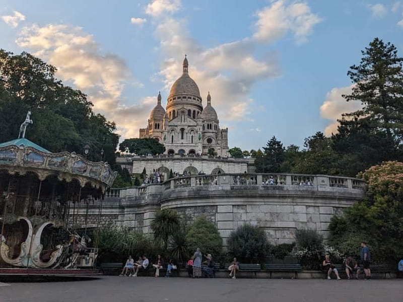 Paris: Montmartre/Pigalle Foodie Tour with Tastings - Escargot, wine bars, and the French angle