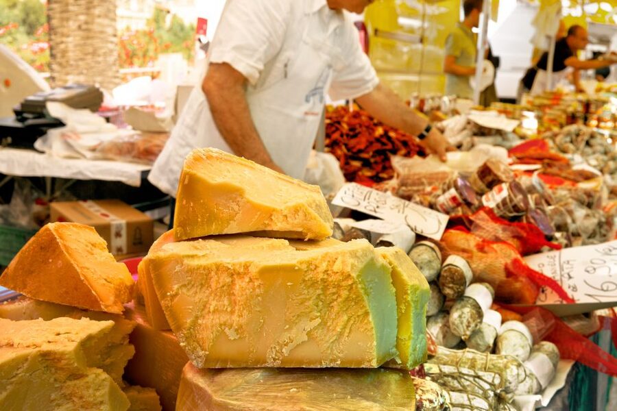 Paris: Private Food and Wine Tour in Le Marais - Le Bistrot de la Place and classic French dishes