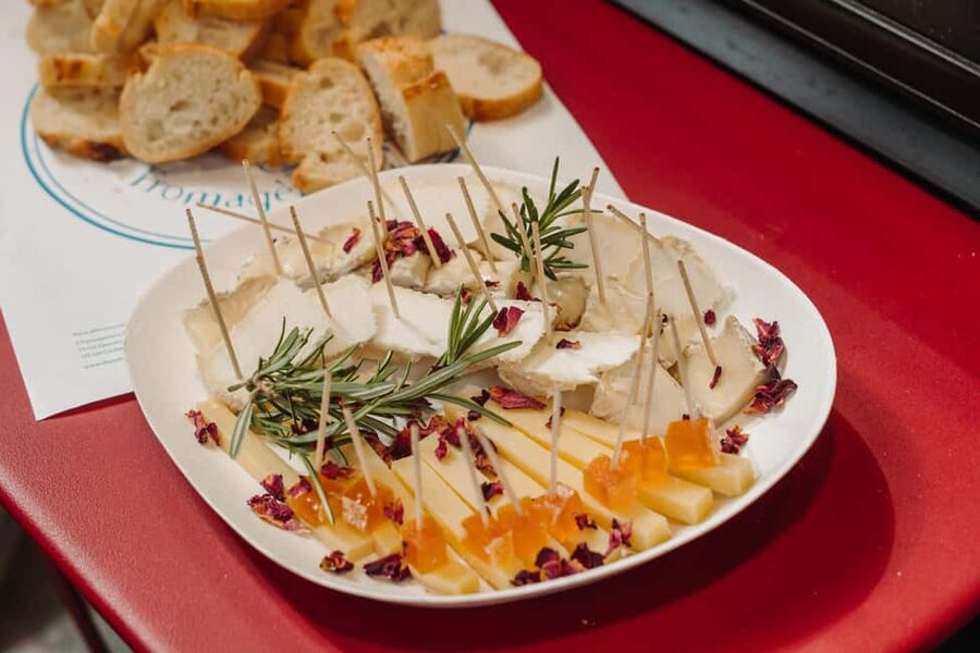 Paris: Taste of Montmartre Food & Wine Walking Tour - L’Étoile de Montmartre and the Aveyron pancake