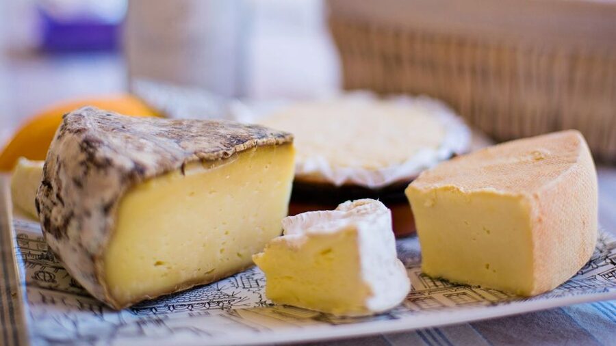Paris: Taste of Montmartre Food & Wine Walking Tour - Fromagerie Racines and the cheese board