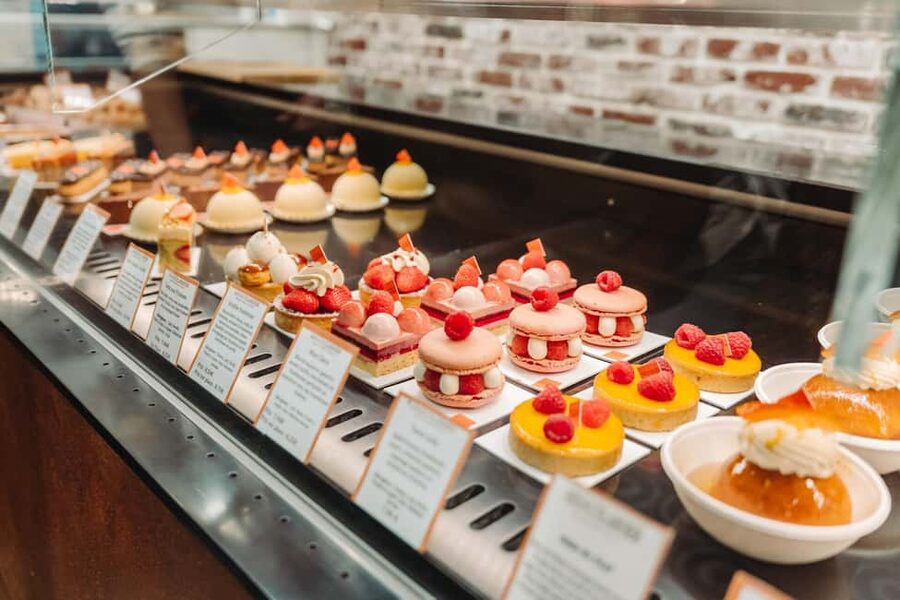 Paris: Taste of Montmartre Food & Wine Walking Tour - Les Naturistes, La Cave, and two natural wines