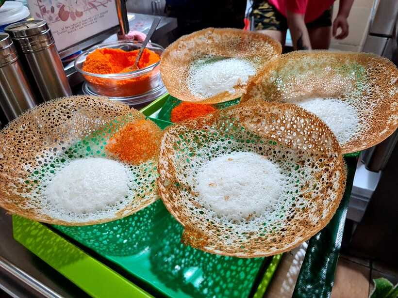 Personalised 3in1 Food Tour: 3 Cultural Trails of Singapore - Walking, weather, and the small-group rhythm