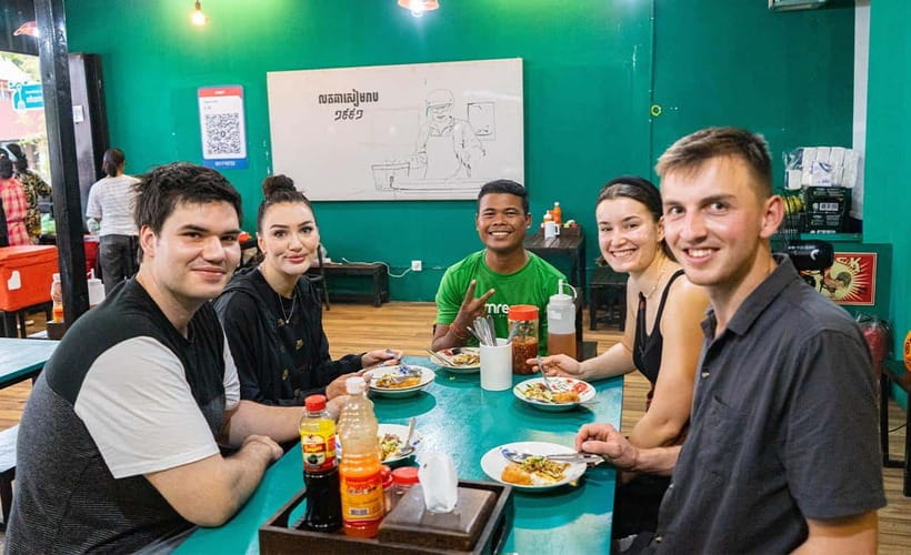 Phnom Penh: Evening Food Tour with Drinks & Tuk Tuk Included - A three-generation kitchen near the Royal Palace