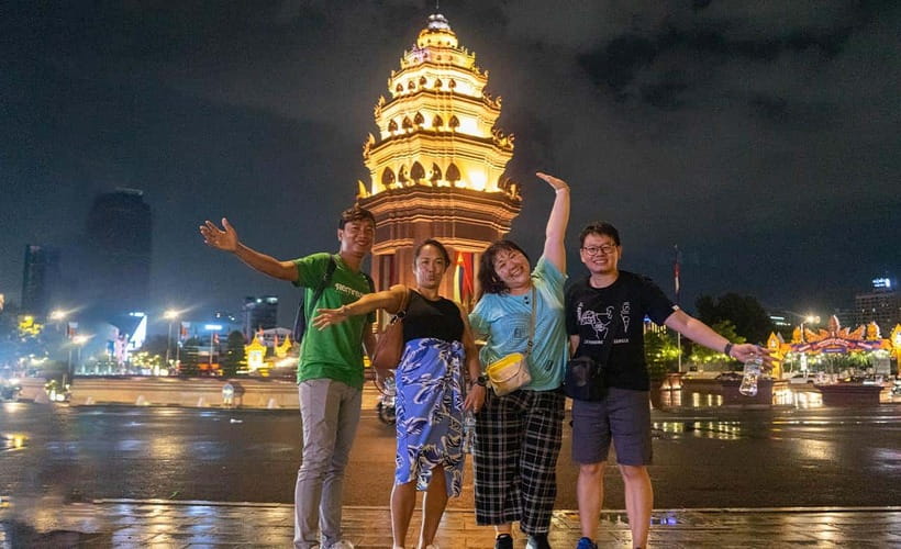 Phnom Penh: Evening Food Tour with Drinks & Tuk Tuk Included - Riverfront Phnom Penh, your first look at local evening life