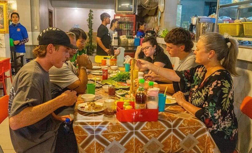 Phnom Penh: Night Foodie Tour by Tuk Tuk with Drinks - The best parts of the evening
