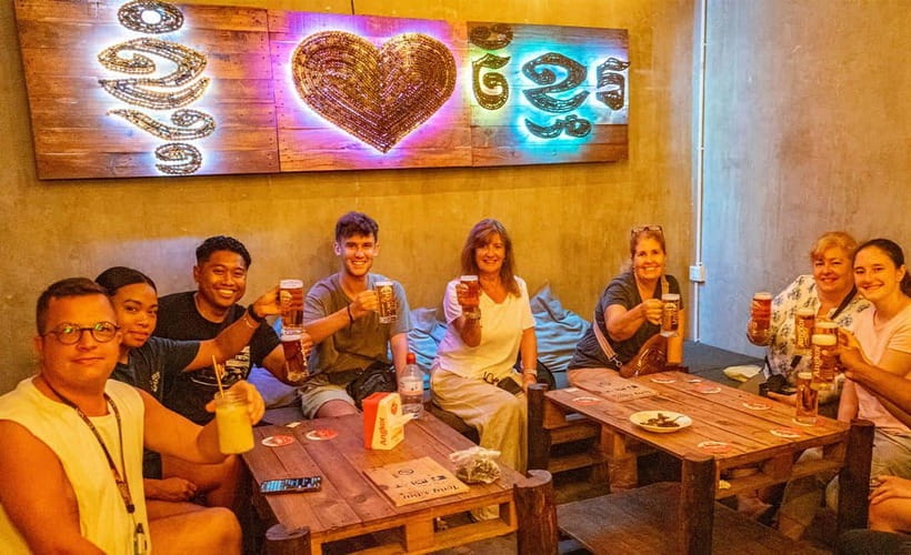 Phnom Penh: Night Foodie Tour by Tuk Tuk with Drinks - Riverfront air and the first taste