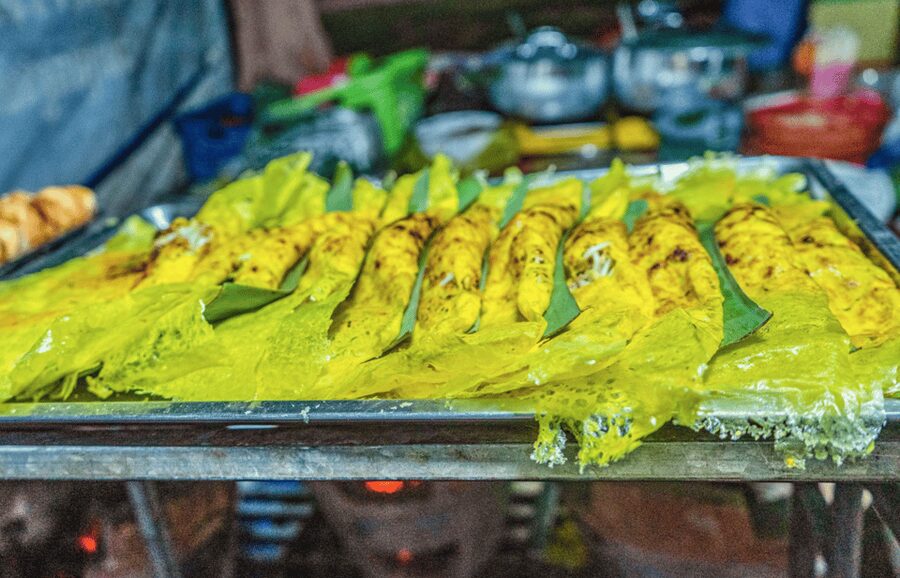 Phnom Penh Night Foodie Vespa Tour / Tuk Tuk Available - Russian Market and the unusual bites