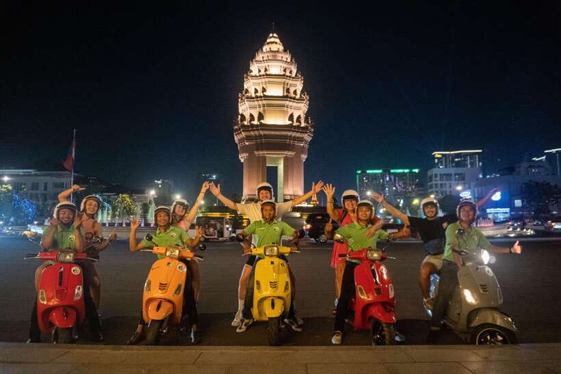 Phnom Penh Night Foodie Vespa Tour / Tuk Tuk Available - Starting at Wat Botum Park