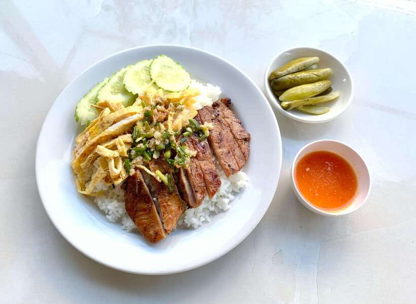 Phnom Penh: Street Art & Food Tour by Tuk-Tuk - A street art tour with a Cambodian flavor