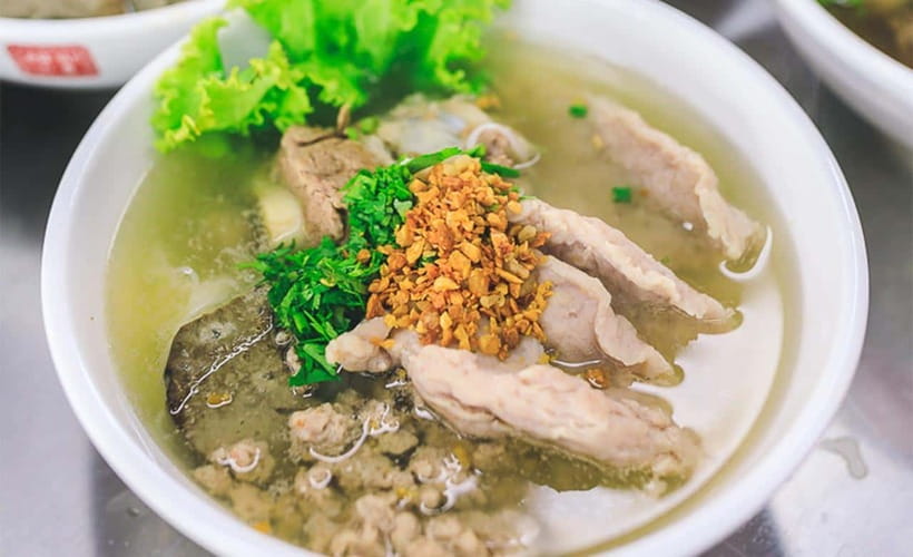 Phnom Penh: Street Art & Food Tour by Tuk-Tuk - Boeung Kak and the city’s changing walls