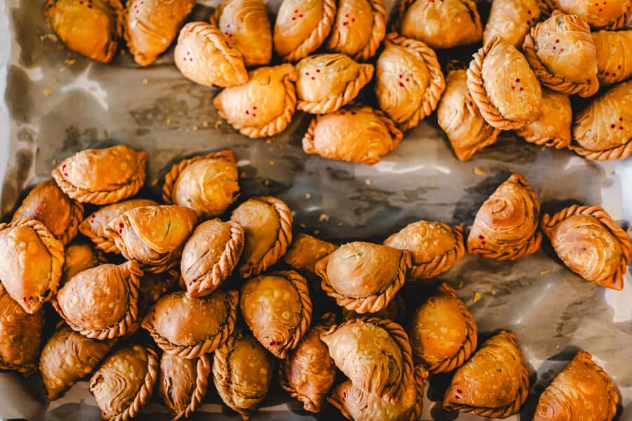 Phuket: Baba Tastes Food Tour with 15+ Tastings - Tea, Thai cookies, and a sweet finish