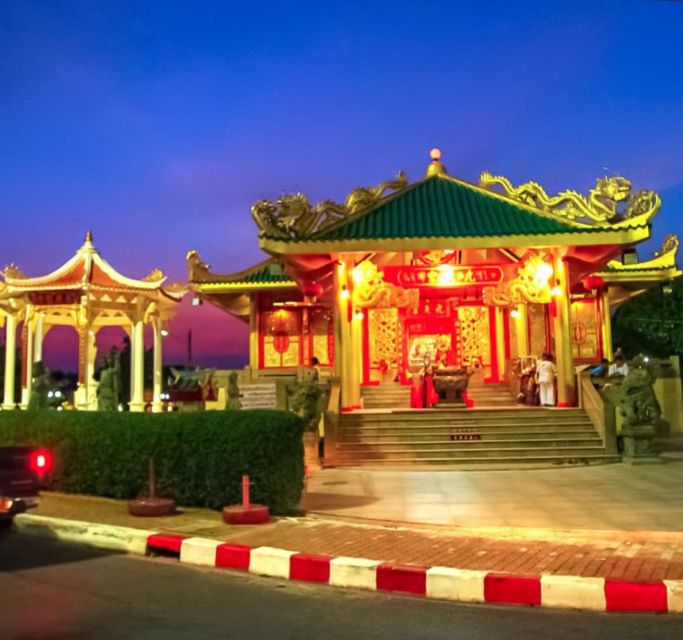 Phuket: Southern Thai Flavors Food Tastings Tour - Guides, transport, and group size