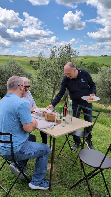 Pienza: Typical Gourmet Lunch at Ancient Tuscan Farmhouse - Arriving at Podere Spedalone above the Val d’Orcia
