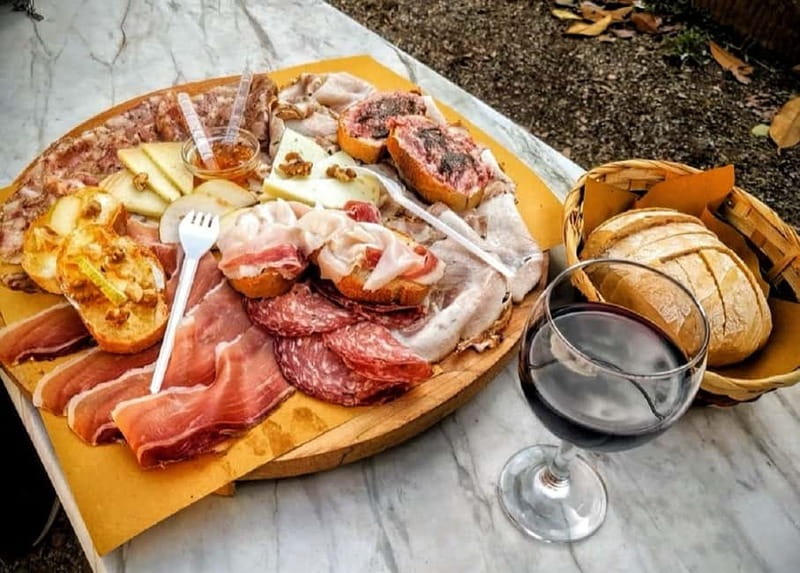Pisa: Ultimate Food Tour with Full Tuscan Meal with a Local - The one-hour lunch: pici and traditional Pisa dishes
