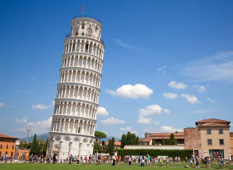 Pisa: Ultimate Food Tour with Full Tuscan Meal with a Local - Palazzo della Sapienza and the cecina stop