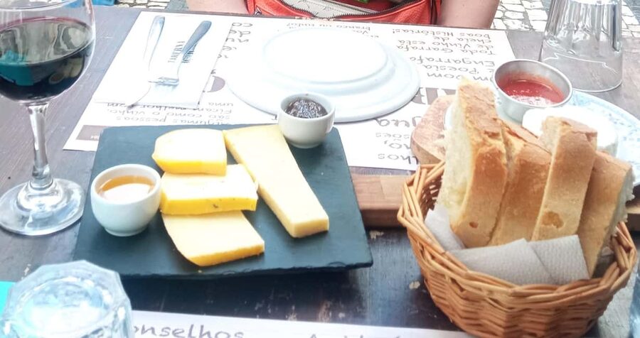 Ponta Delgada: Fat Dolphin Food Tours - The regional restaurant lunch is the main event