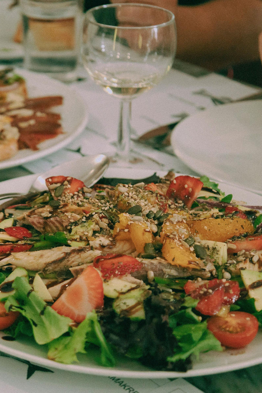 Portimão: Guided Local Food Tour - Who should book this food tour?