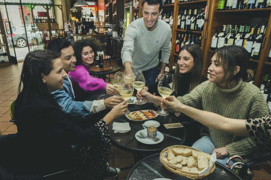 Porto: Evening Local Food Crawl with Drink Pairings - What the guides add to the evening