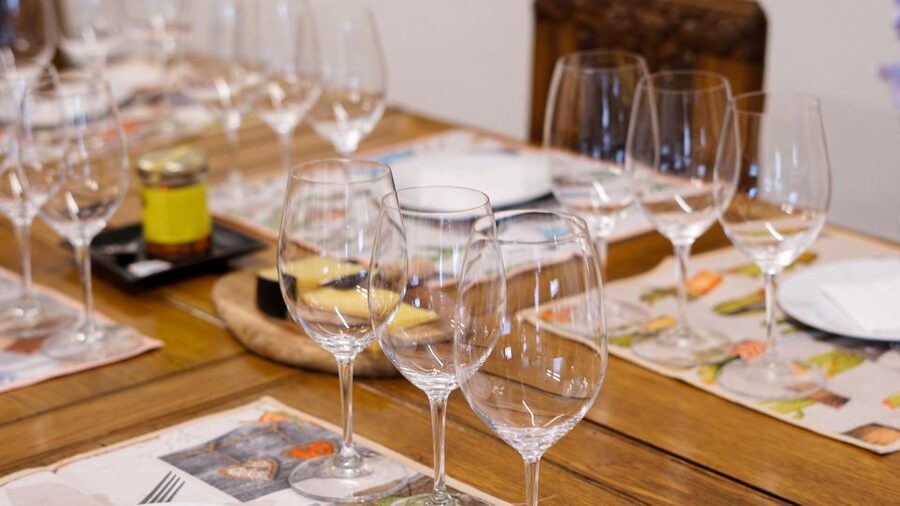 Porto: Evening Local Food Crawl with Drink Pairings - A good first night in Porto