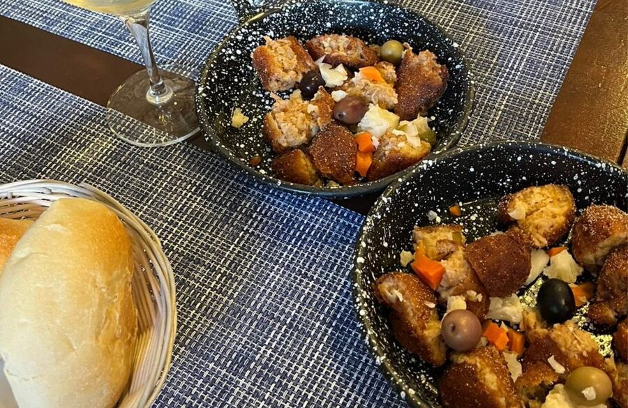 Porto: Food Tour with Tastings - Stop four: dinner, wine, and dessert