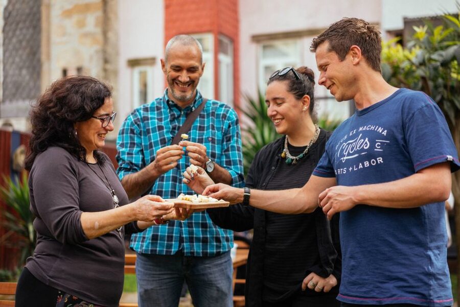 Porto: Private Food Tour – 10 Tastings with Locals - City sights between the plates