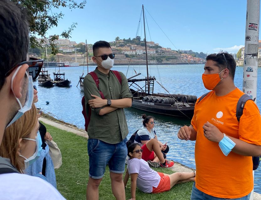 Porto: Wine Tasting with Tapas Walking Tour - Who should book this experience