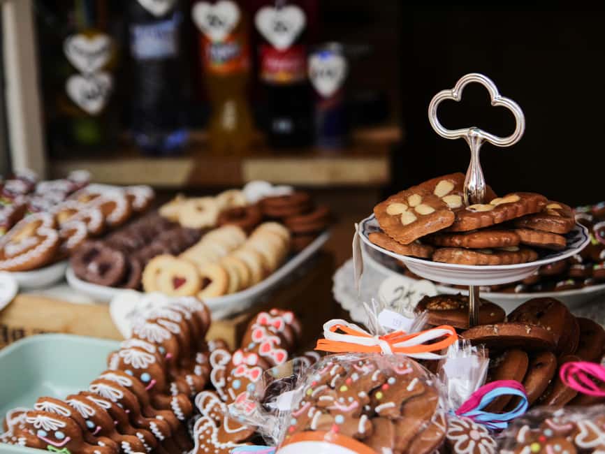 Prague: Food Tour with 10 Tastings of Classic Czech Dishes - Gingerbread and the final sweet course