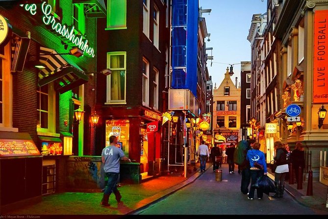 Private Amsterdam Red Light District and Food Tour (TOP RATED) - What makes the private format useful