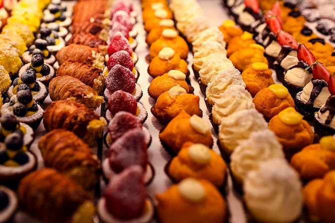 Private Bologna Food & Market Tour with 6 Tastings & Wine - What the private format is worth