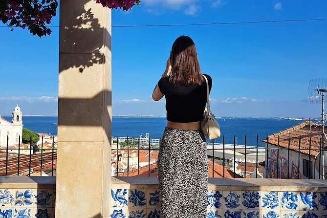 Private Food and Wine Tour: From Street to Gourmet - Lisbon Cathedral and the castle explain the city’s layers