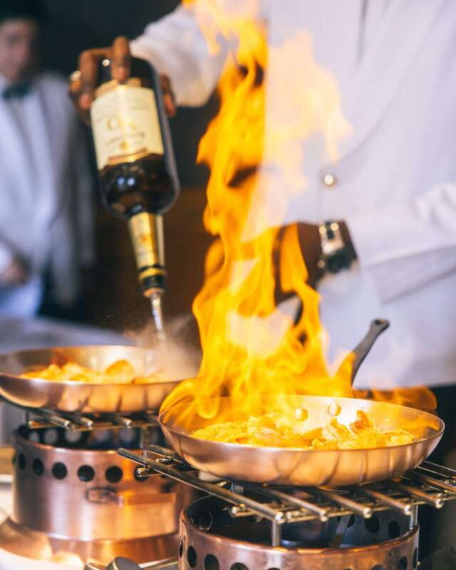 Quebec City: Old Quebec 5-Course Gourmet Food Tour - Walking, weather, and group size