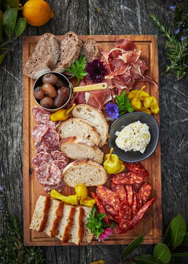 Queenstown: Walter Peak Gourmet BBQ & Lake Whakatipu Cruise - What the experience feels like for families and couples