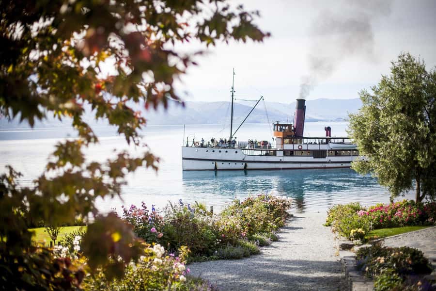 Queenstown: Walter Peak Gourmet BBQ & Lake Whakatipu Cruise - Choosing between the TSS Earnslaw and Spirit of Queenstown